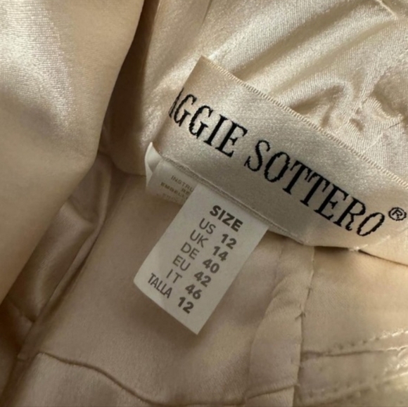 Maggie Sottero Nola Lace Wedding Dress - Picture 15 of 17